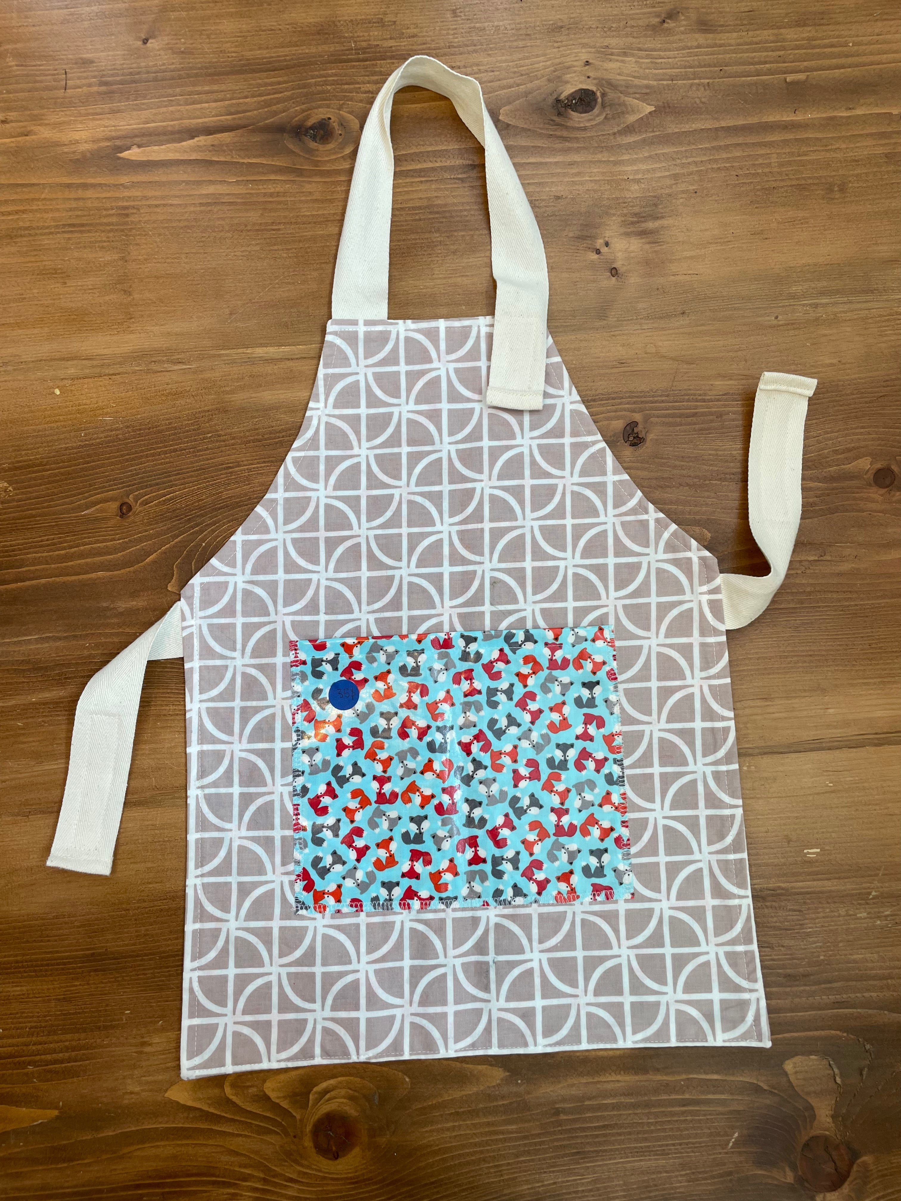 Reversible apron