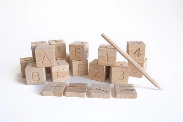 Blocs lettres et chiffres en bois